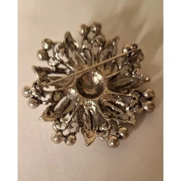 Vintage Style Silver Tone Black Clear Rhinestone Floral Sunburst Brooch Pin - Picture 3 of 3